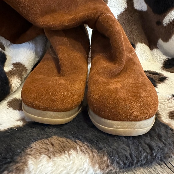 Bjorndal Lyndall suede sherpa lined wedge boots, size 9.5 - Picture 6 of 8